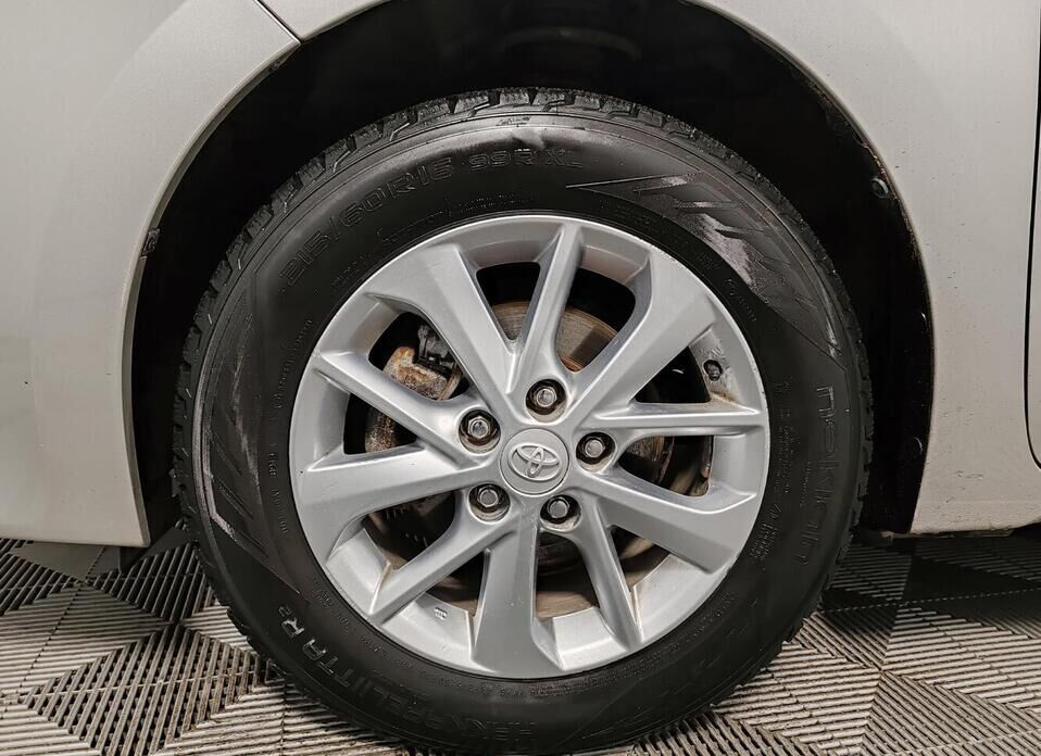 Toyota Corolla, XI (E160, E170) 1.6 CVT (122 л.с.)