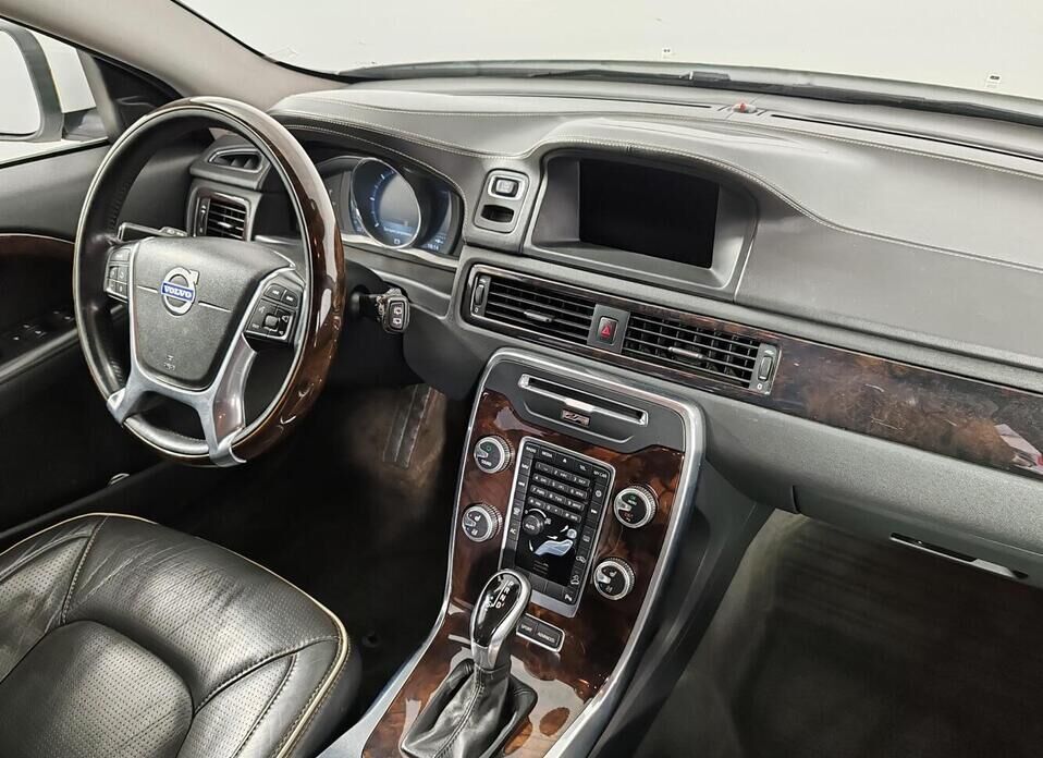 Volvo XC70, II Рестайлинг 2.4d AT (215 л.с.) 4WD