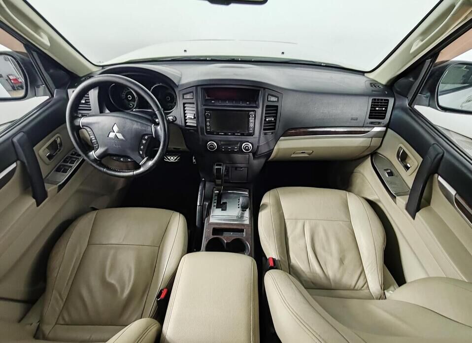 Mitsubishi Pajero, IV Рестайлинг 1 3.2d AT (200 л.с.) 4WD