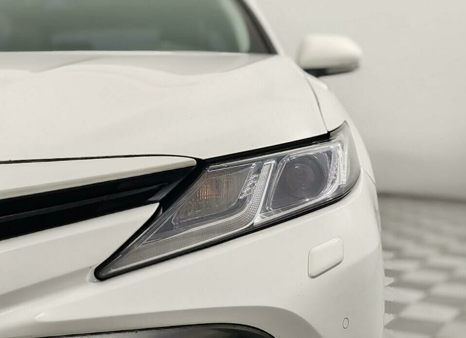 Toyota Camry 2.5 AT (181 л.с.)