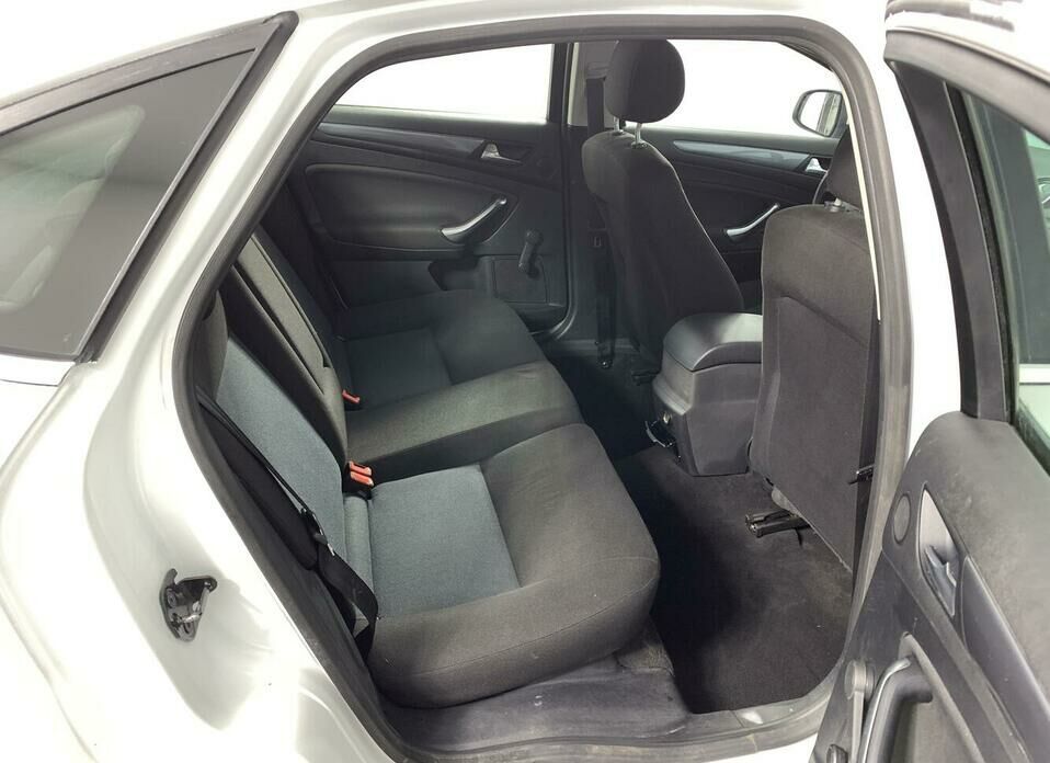 Ford Mondeo 1.6 MT (120 л.с.)
