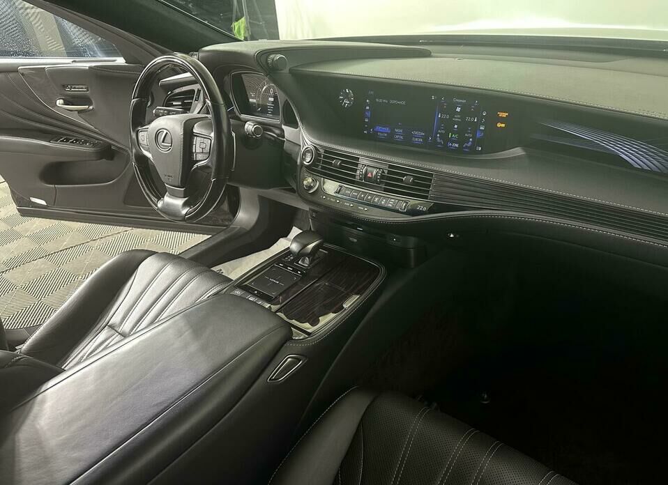Lexus LS 500 3.4 AT (421 л.с.) 4WD