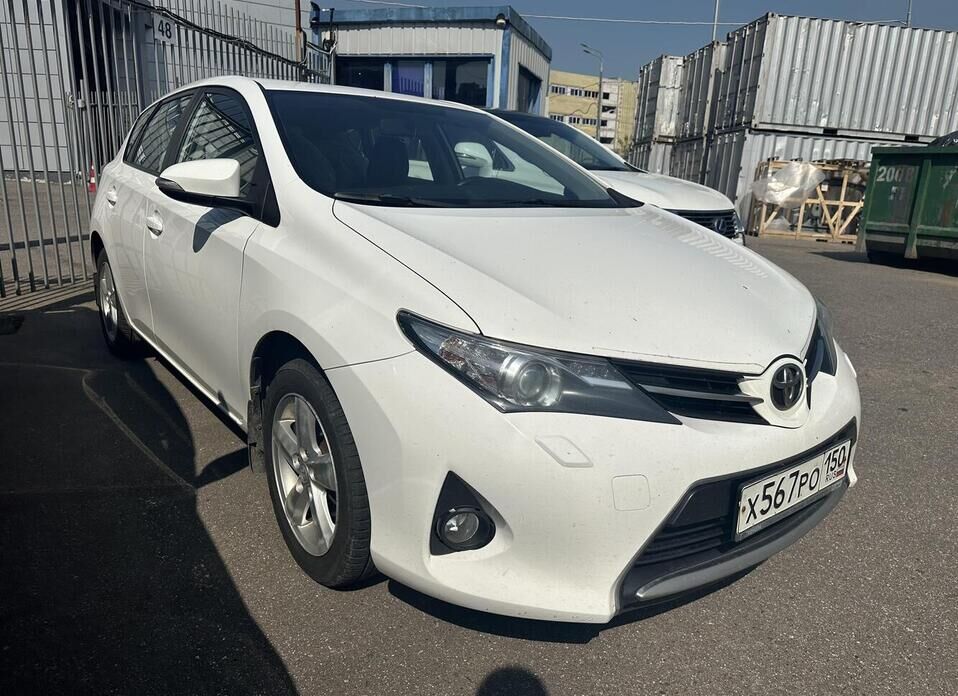 Toyota Auris 1.6 CVT (132 л.с.)