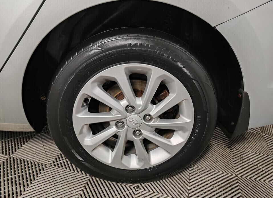 Hyundai Solaris, II 1.6 AT (123 л.с.)