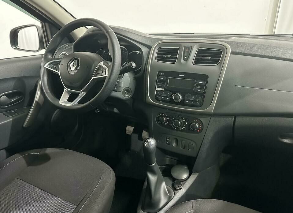 Renault Sandero Stepway 1.6 MT (82 л.с.)