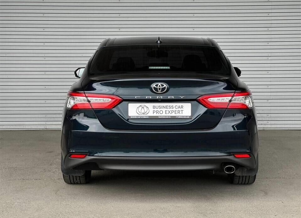 Toyota Camry 2.5 AT (181 л.с.)
