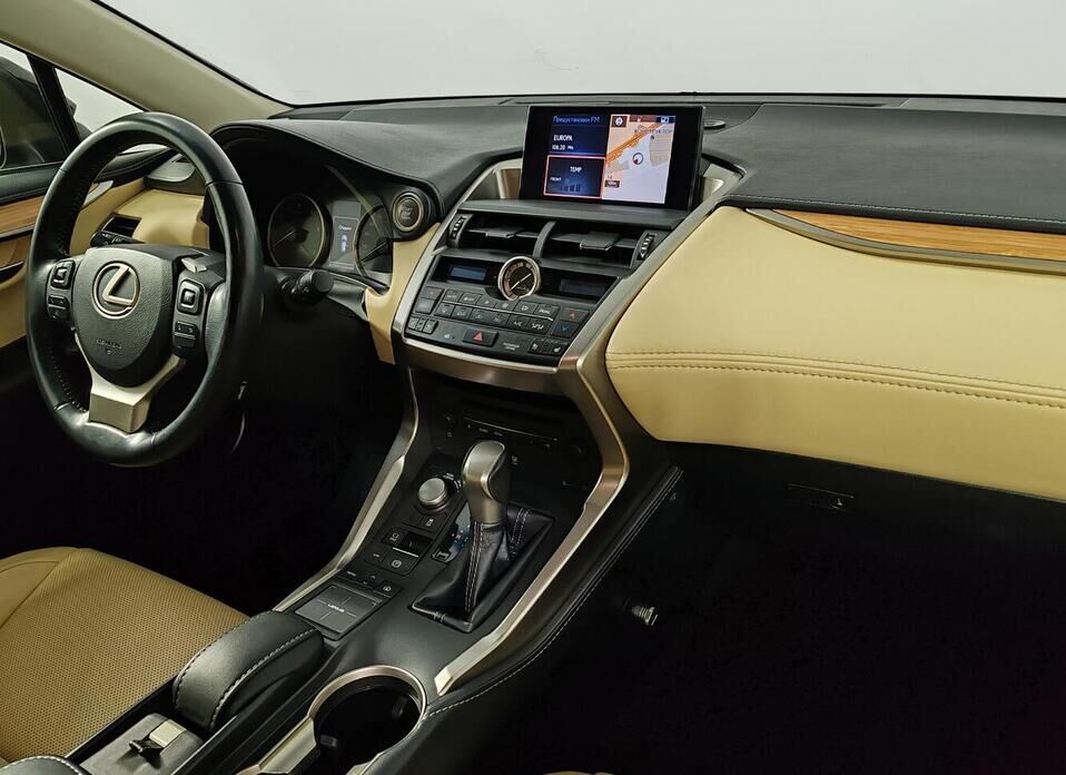 Lexus NX, I 200t 2.0 AT (238 л.с.) 4WD