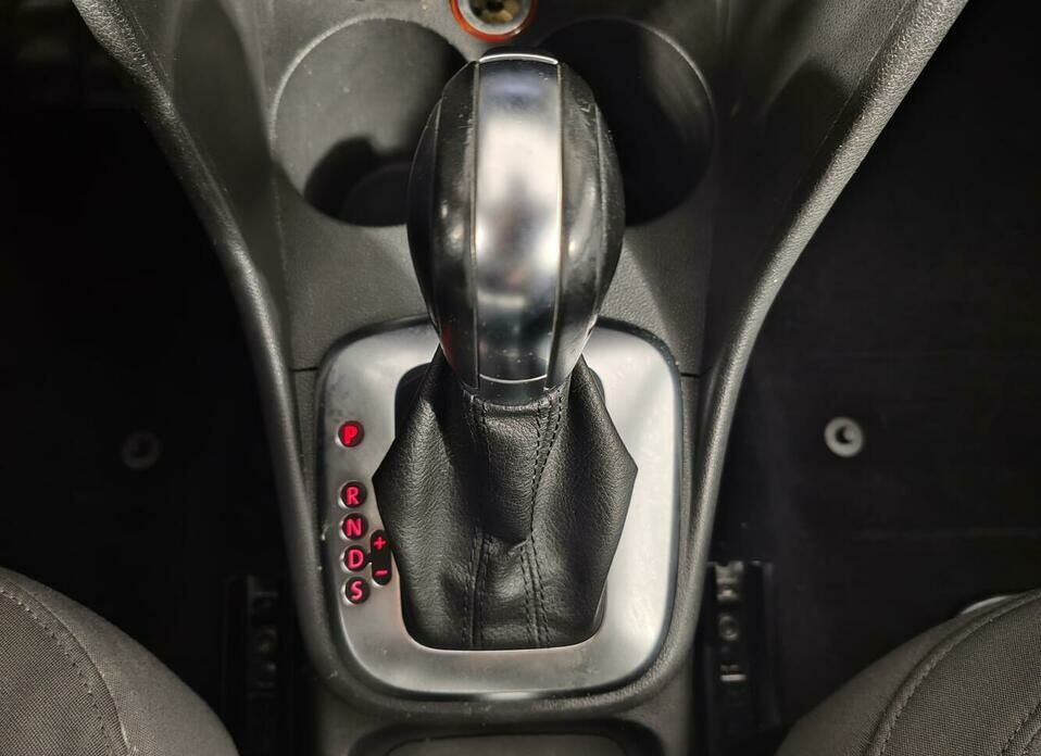 Volkswagen Polo 1.6 AT (105 л.с.)