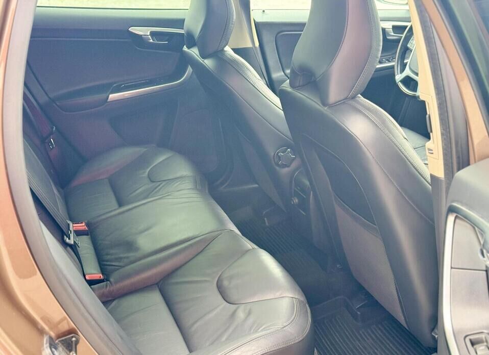 Volvo XC60, I 2.4d AT (215 л.с.) 4WD