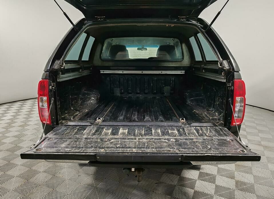 Nissan Navara (Frontier) 2.5d MT (174 л.с.) 4WD