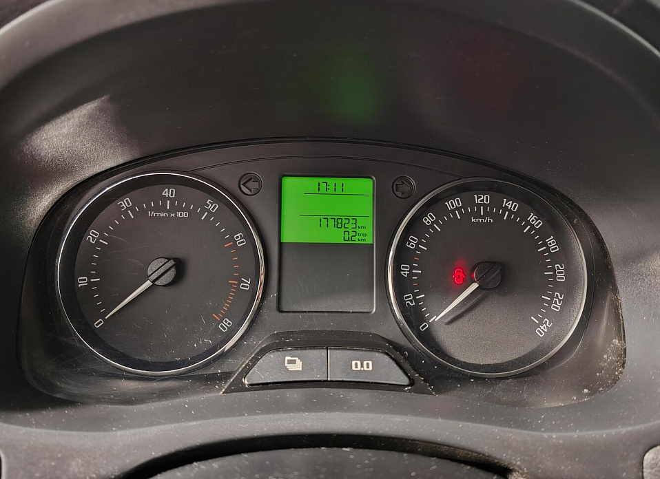 Skoda Fabia, II Рестайлинг 1.4 MT (86 л.с.)