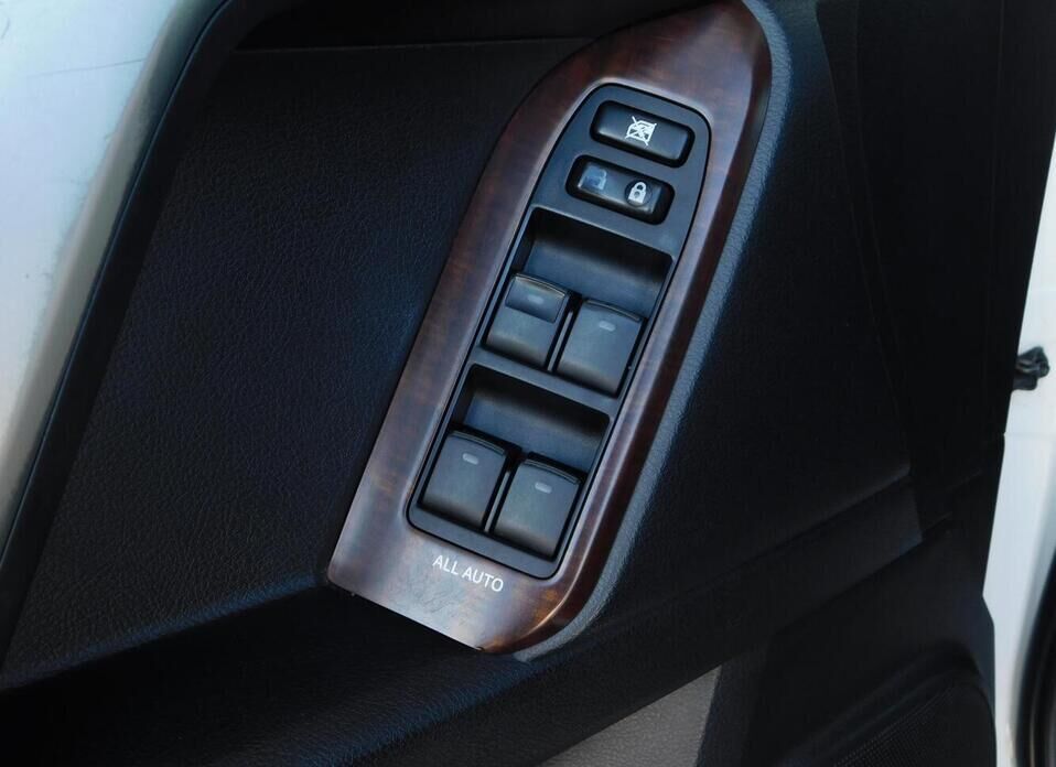 Toyota Land Cruiser Prado, 150 Series Рестайлинг 1 3.0d AT (173 л.с.) 4WD