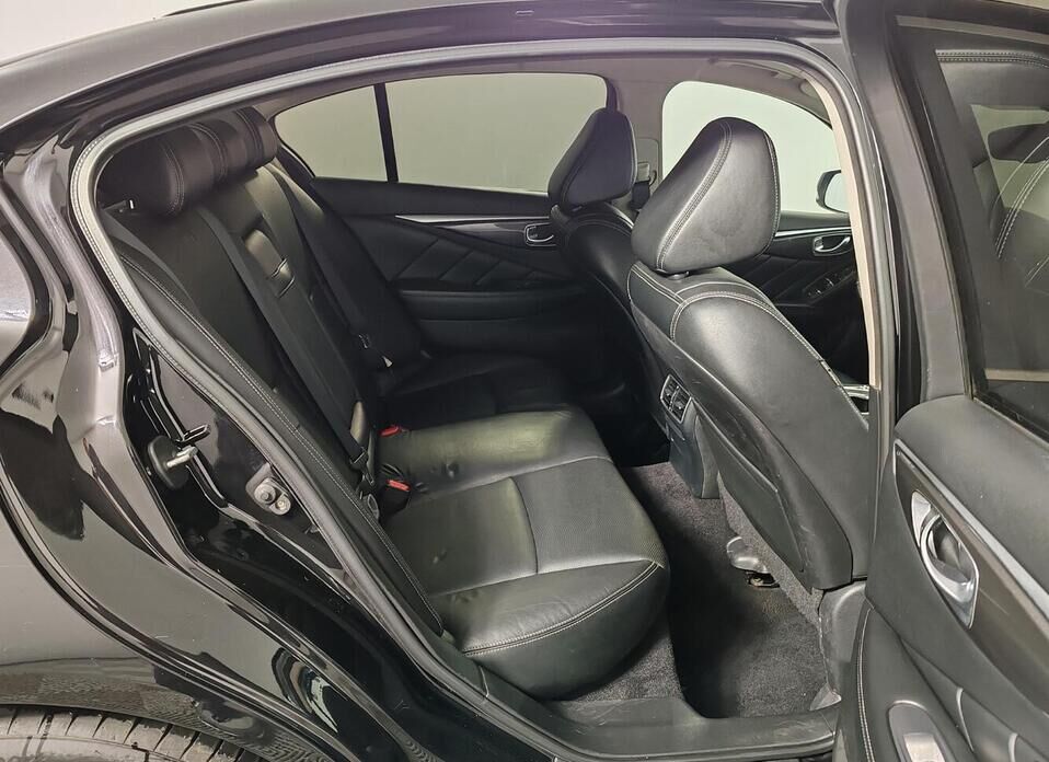 Infiniti Q50, I 2.0 AT (211 л.с.)