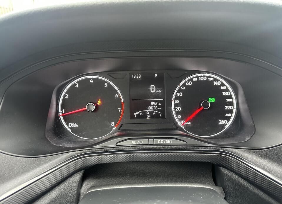 Volkswagen Polo, VI 1.6 AT (110 л.с.)
