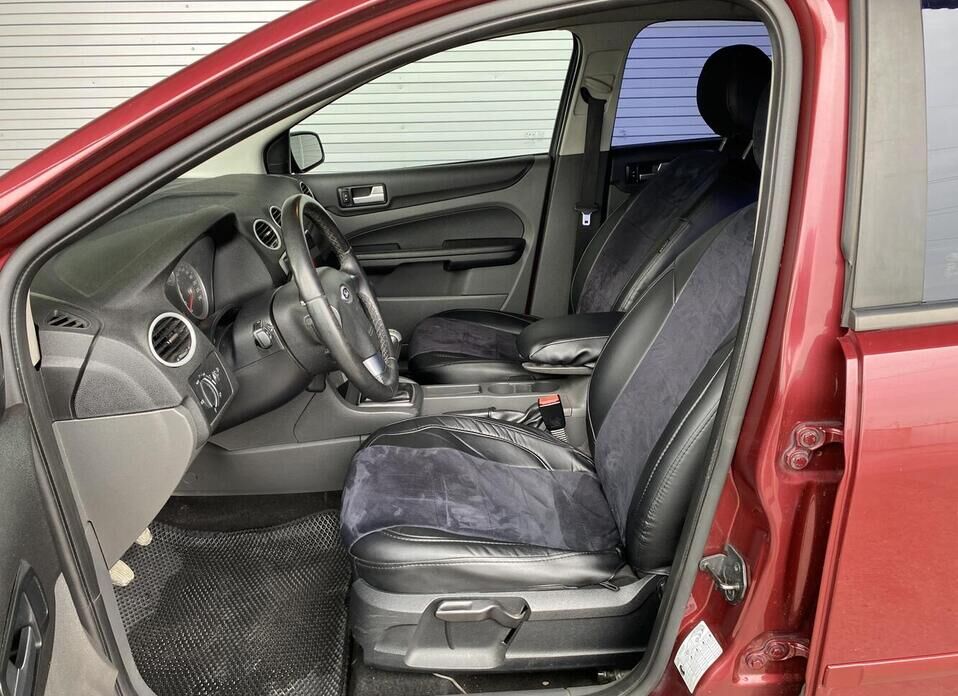 Ford Focus, II Рестайлинг 1.8 MT (125 л.с.)