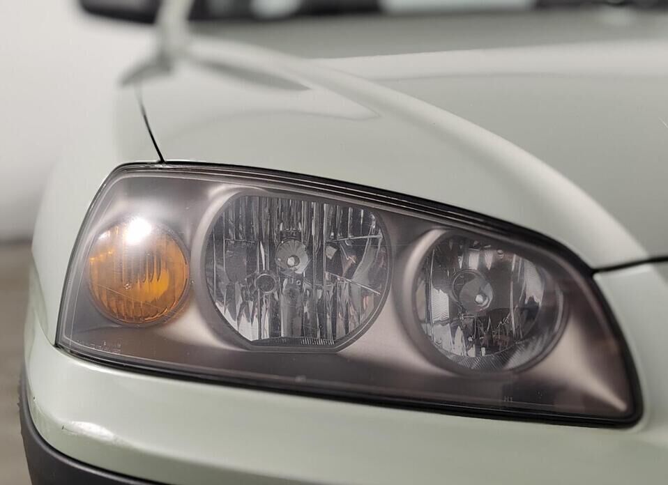 Hyundai Elantra, III (XD2) Рестайлинг 1.6 MT (105 л.с.)