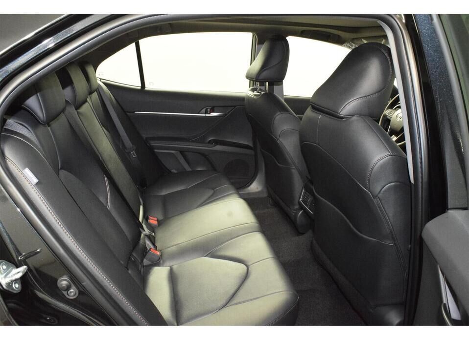 Toyota Camry 2.5 AT (209 л.с.)