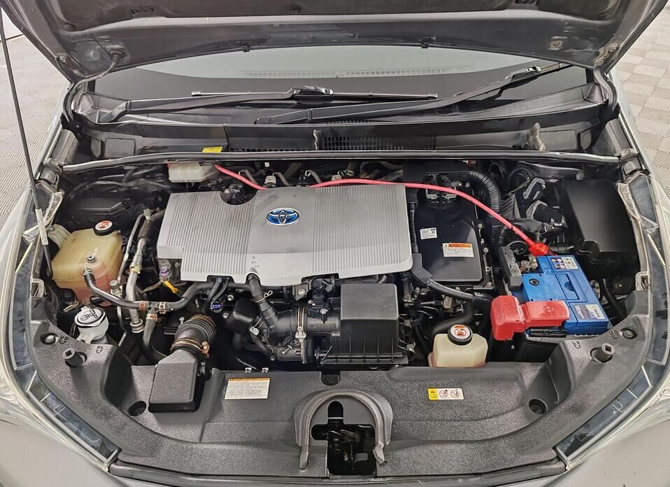 Toyota Prius 1.8hyb AT (98 л.с.)