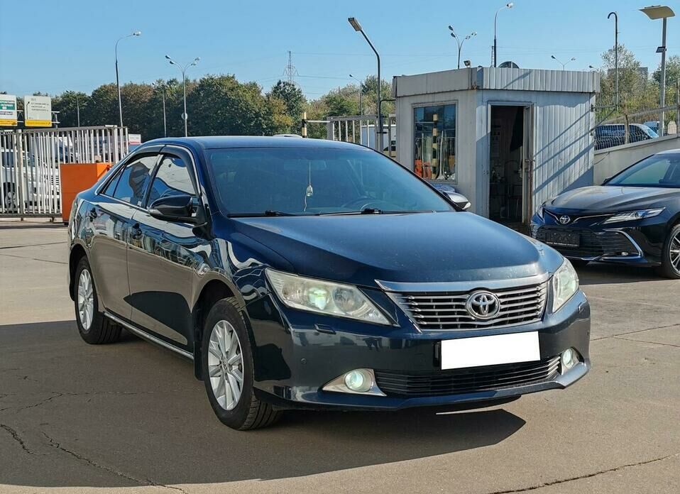 Toyota Camry 2.5 AT (181 л.с.)