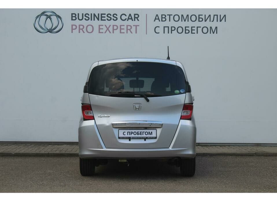 Honda Freed Spike 1.5 CVT (118 л.с.)