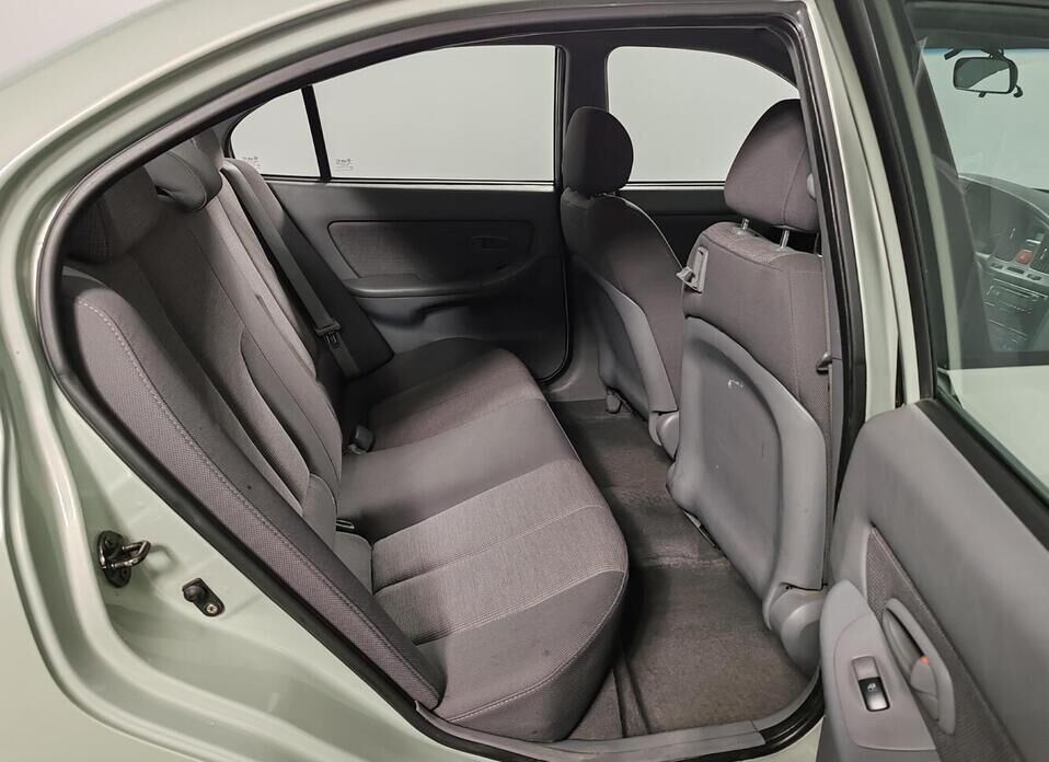 Hyundai Elantra, III (XD2) Рестайлинг 1.6 MT (105 л.с.)