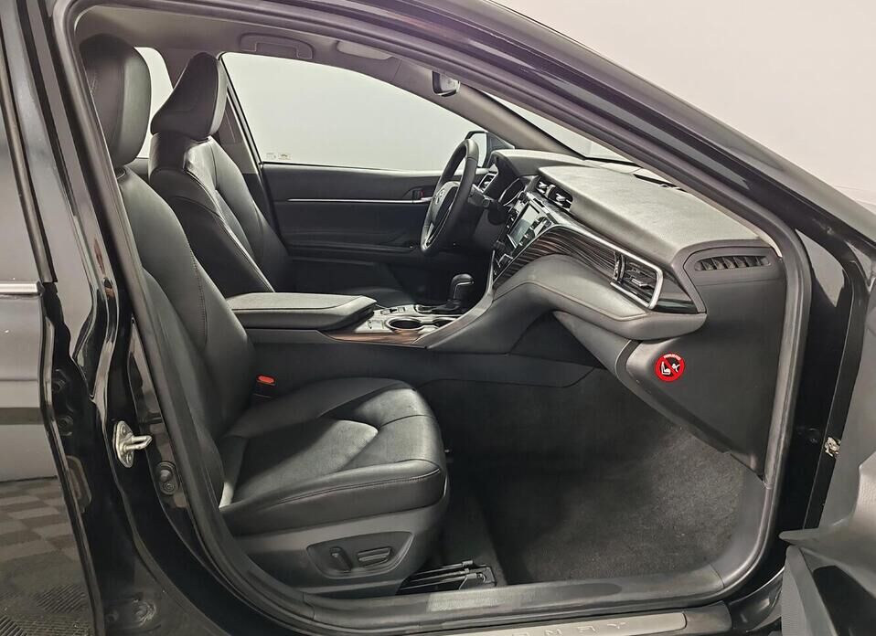 Toyota Camry, VIII (XV70) 2.5 AT (181 л.с.)