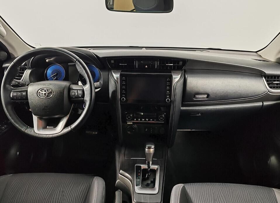 Toyota Fortuner, II Рестайлинг 2.8d AT (200 л.с.) 4WD