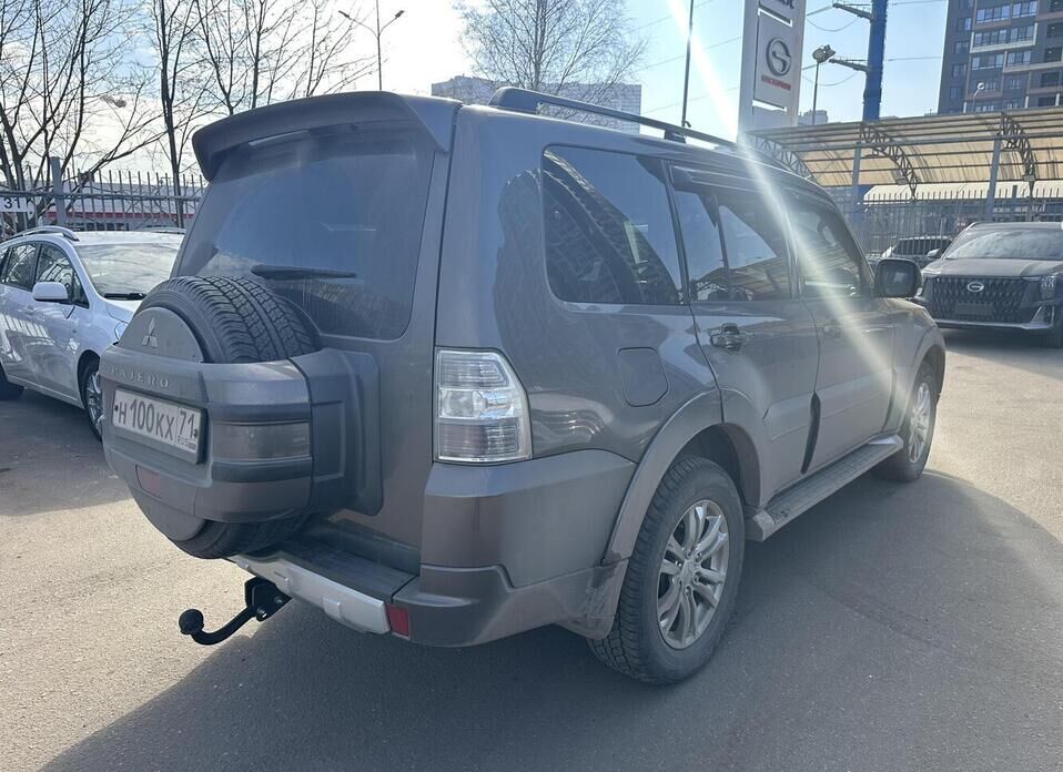 Mitsubishi Pajero, IV Рестайлинг 1 3.2d AT (200 л.с.) 4WD