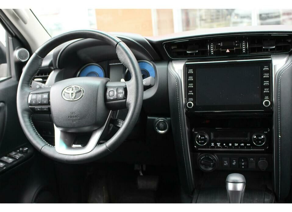 Toyota Fortuner 2.8d AT (200 л.с.) 4WD