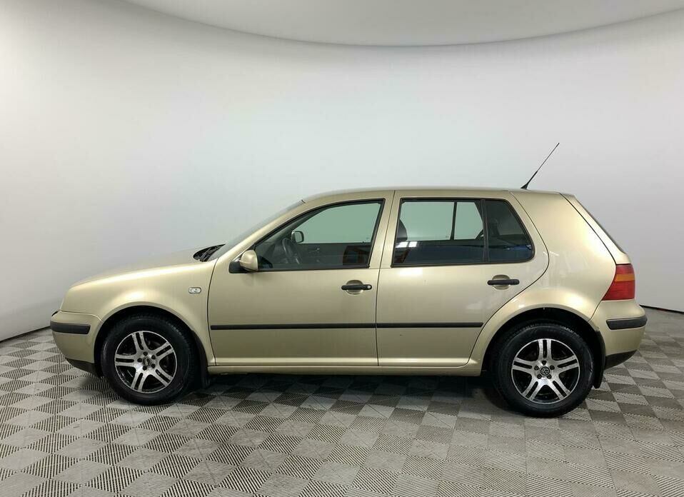 Volkswagen Golf 1.6 AT (101 л.с.)