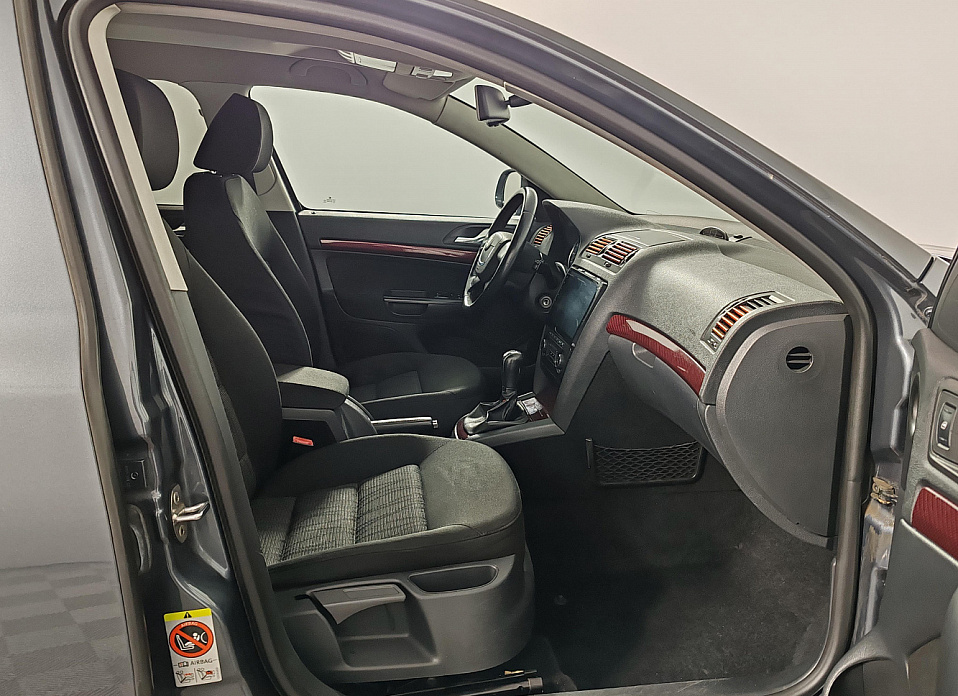 Skoda Octavia, II (A5) Рестайлинг 1.6 MT (102 л.с.)