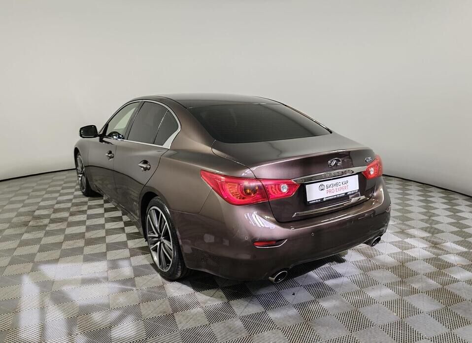 Infiniti Q50 2.0 AT (211 л.с.)