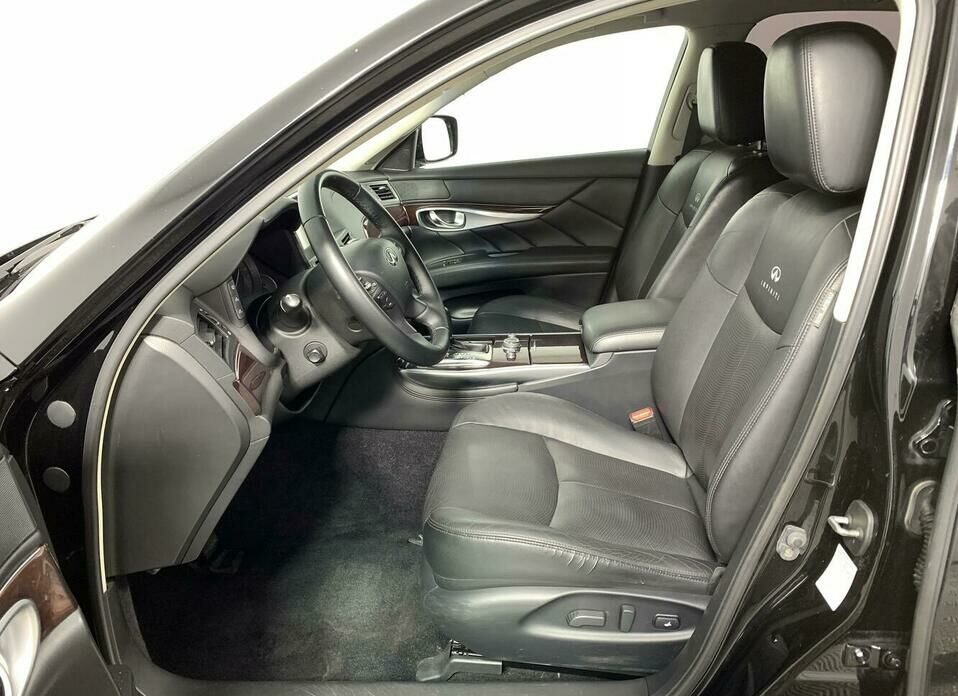 Infiniti Q70 3.7 AT (333 л.с.) 4WD