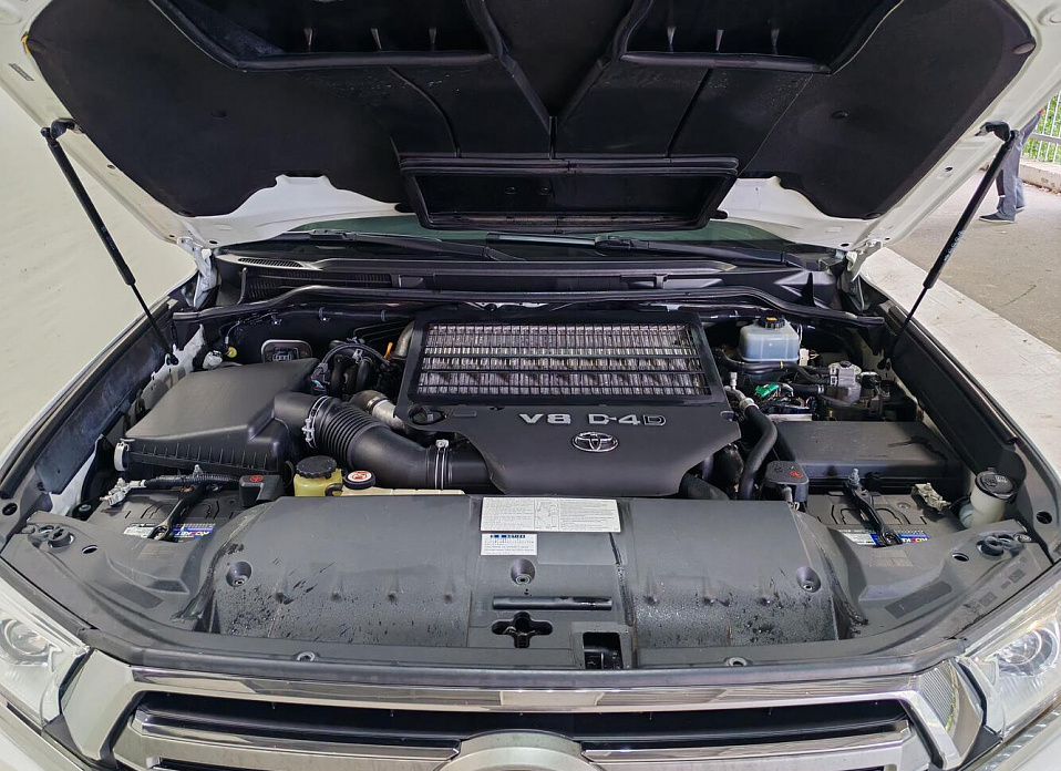 Toyota Land Cruiser, 200 Series Рестайлинг 2 4.5d AT (249 л.с.) 4WD