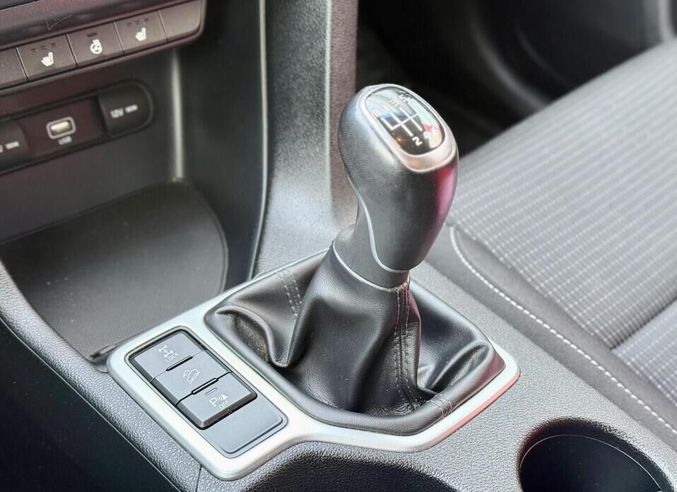 Kia Sportage, IV Рестайлинг 2.0 MT (150 л.с.) 4WD