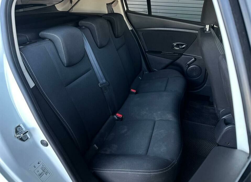Renault Megane 1.6 MT (106 л.с.)