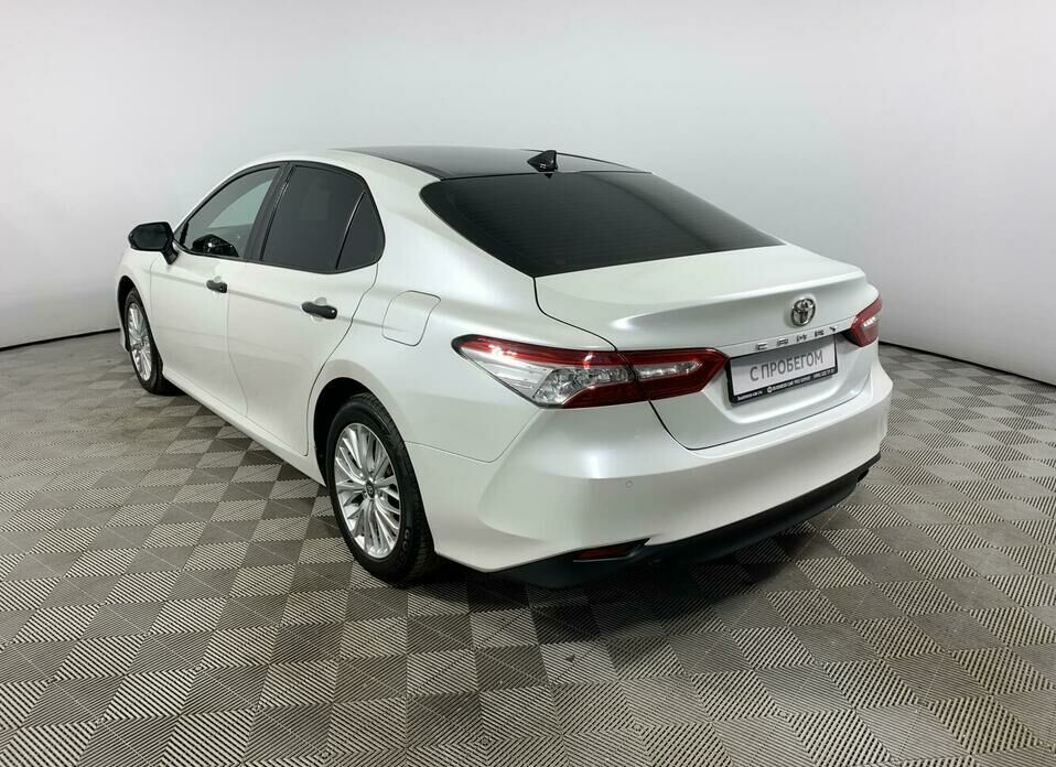 Toyota Camry 2.5 AT (181 л.с.)