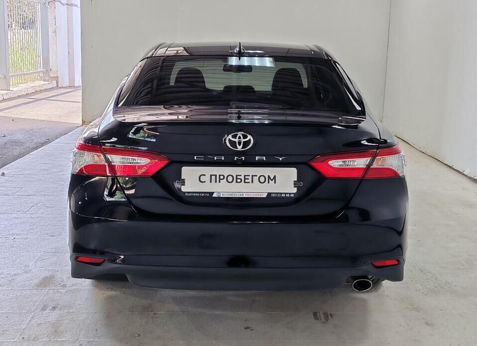 Toyota Camry 2.5 AT (181 л.с.)