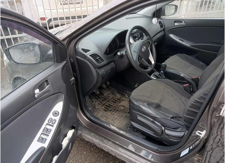 Hyundai Solaris, I Рестайлинг 1.6 AT (123 л.с.)