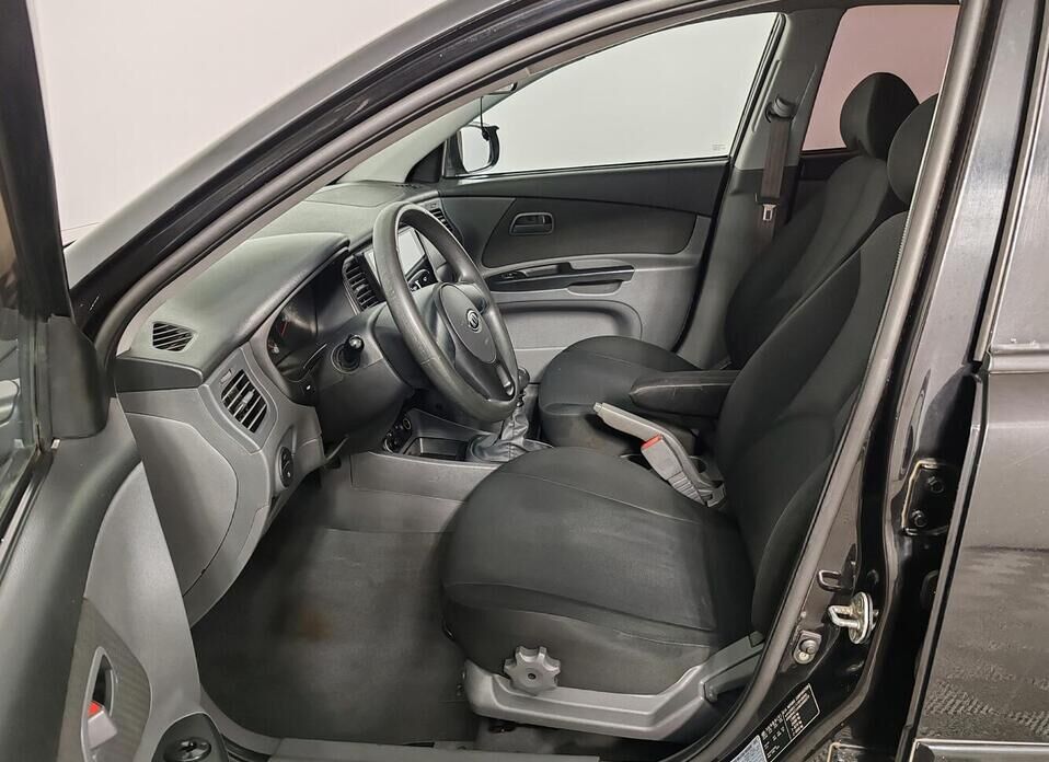 Kia Rio, II Рестайлинг 1.4 MT (97 л.с.)