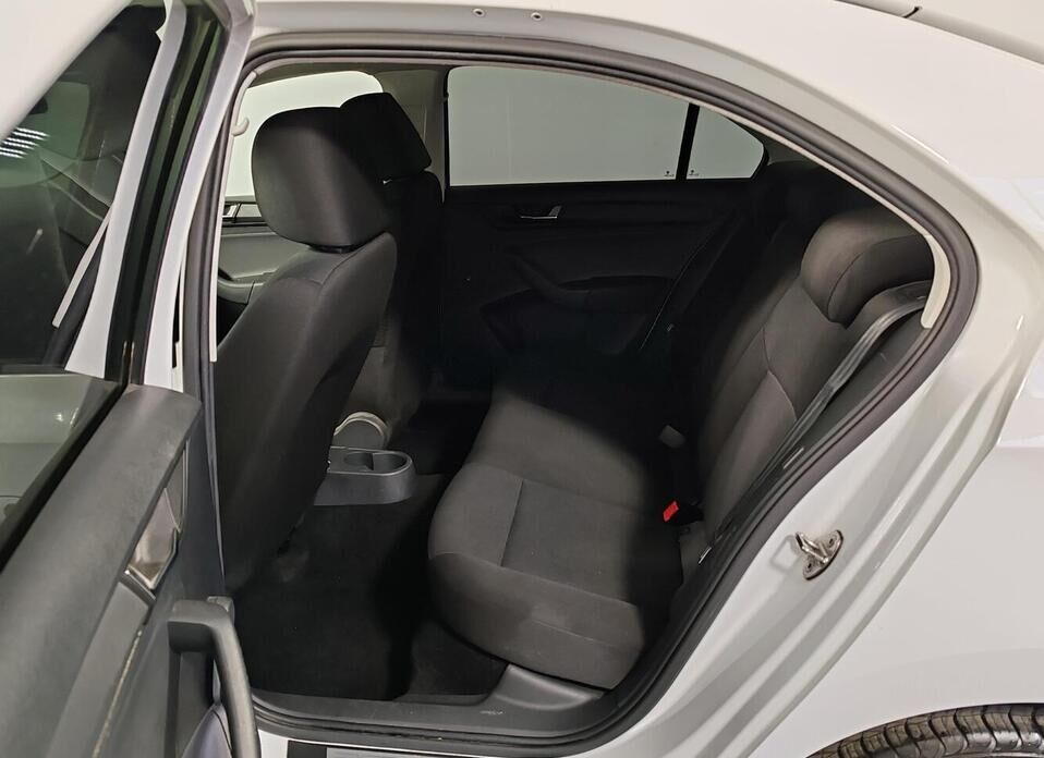 Skoda Rapid, I Рестайлинг 1.6 MT (90 л.с.)