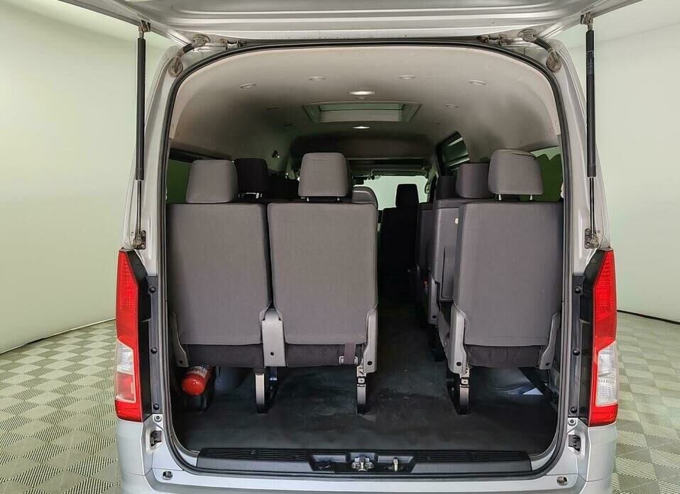 Toyota HiAce 2.8d MT (150 л.с.)