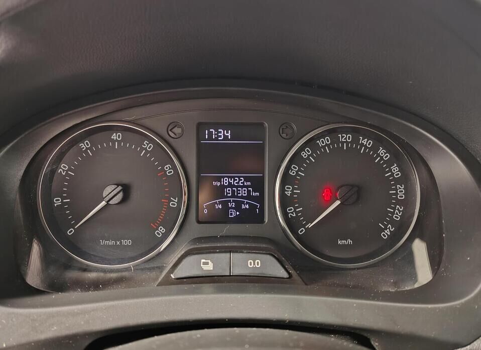 Skoda Rapid, I 1.6 MT (105 л.с.)