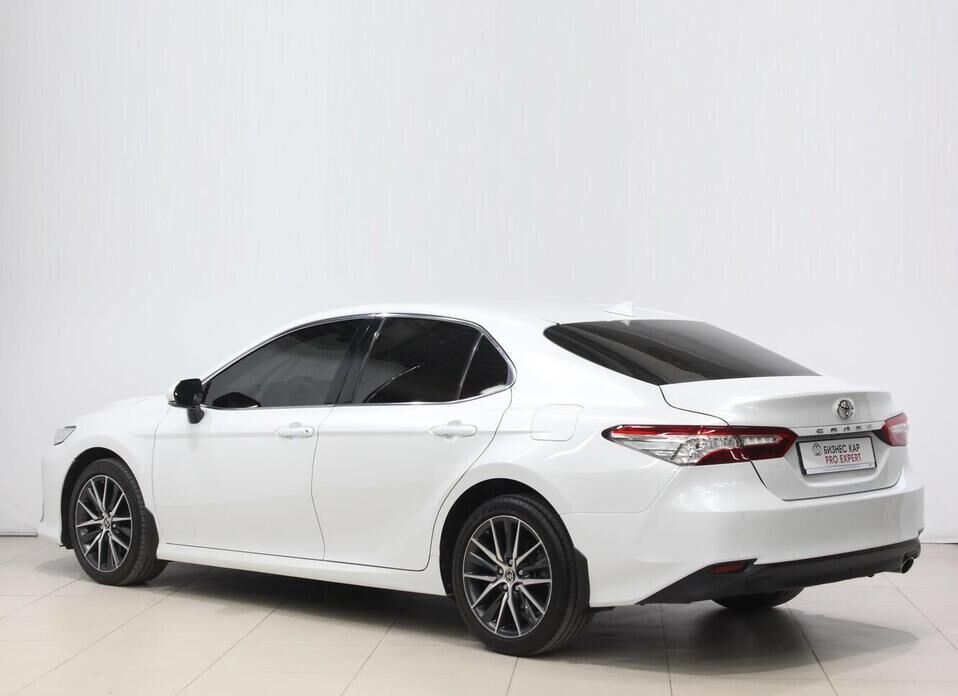Toyota Camry 2.5 AT (200 л.с.)