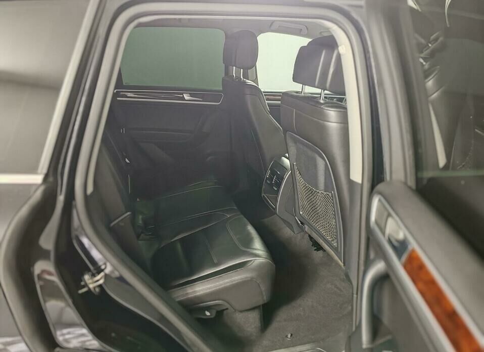 Volkswagen Touareg 3.0d AT (204 л.с.) 4WD