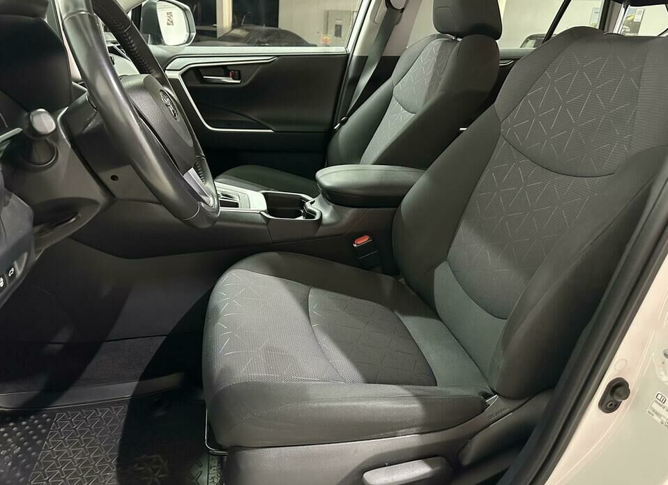Toyota RAV4 2.0 CVT (149 л.с.)