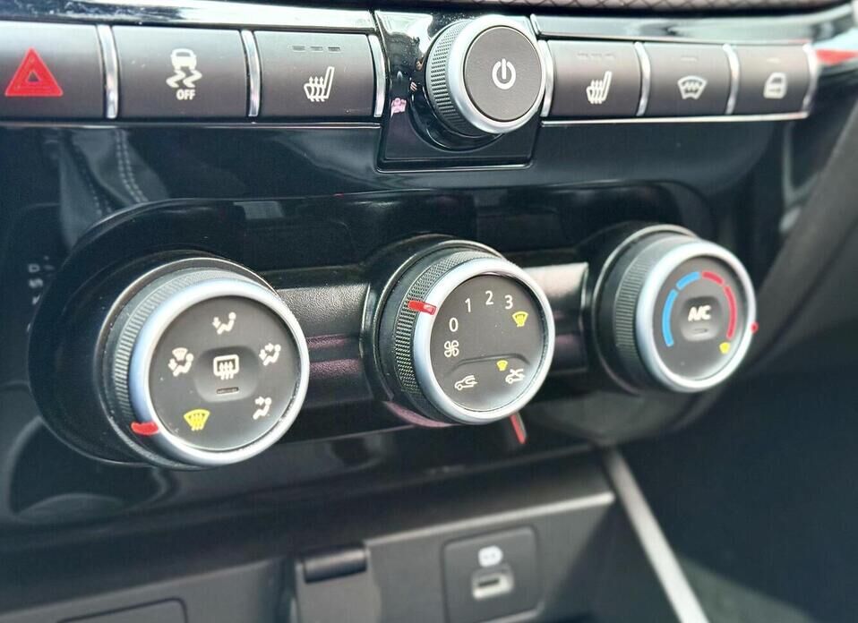 LADA (ВАЗ) Vesta, I Рестайлинг (NG) Cross 1.8 CVT (122 л.с.)