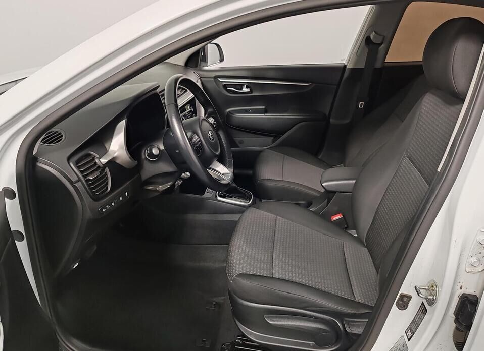 Kia Rio 1.6 AT (123 л.с.)