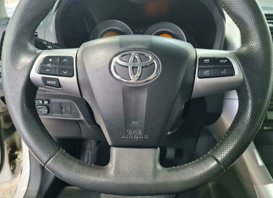 Toyota Auris 1.6 AT (124 л.с.)