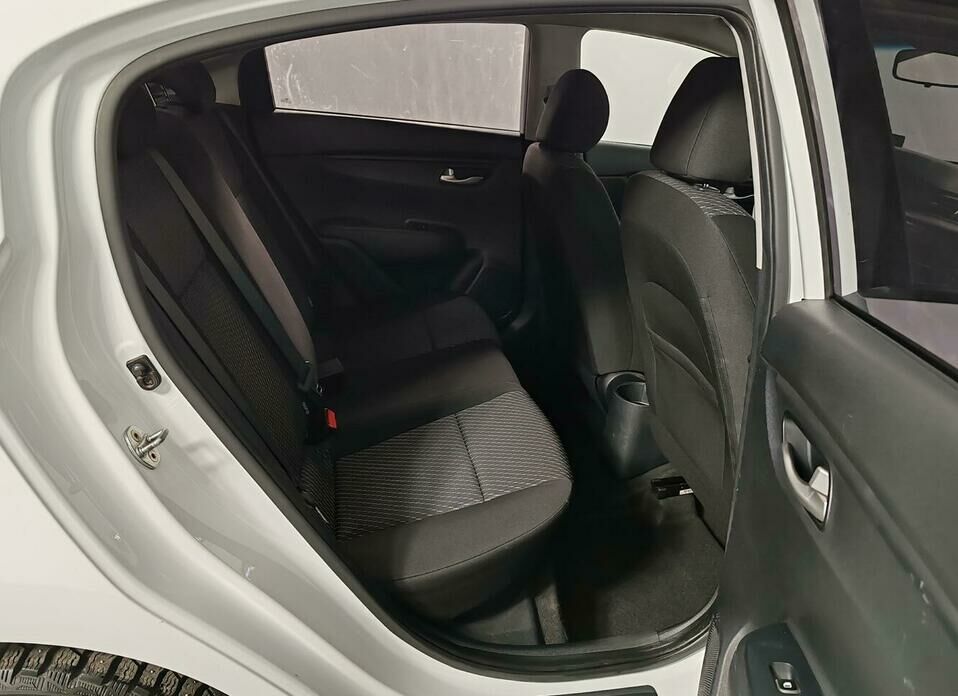 Kia Rio 1.6 AT (123 л.с.)
